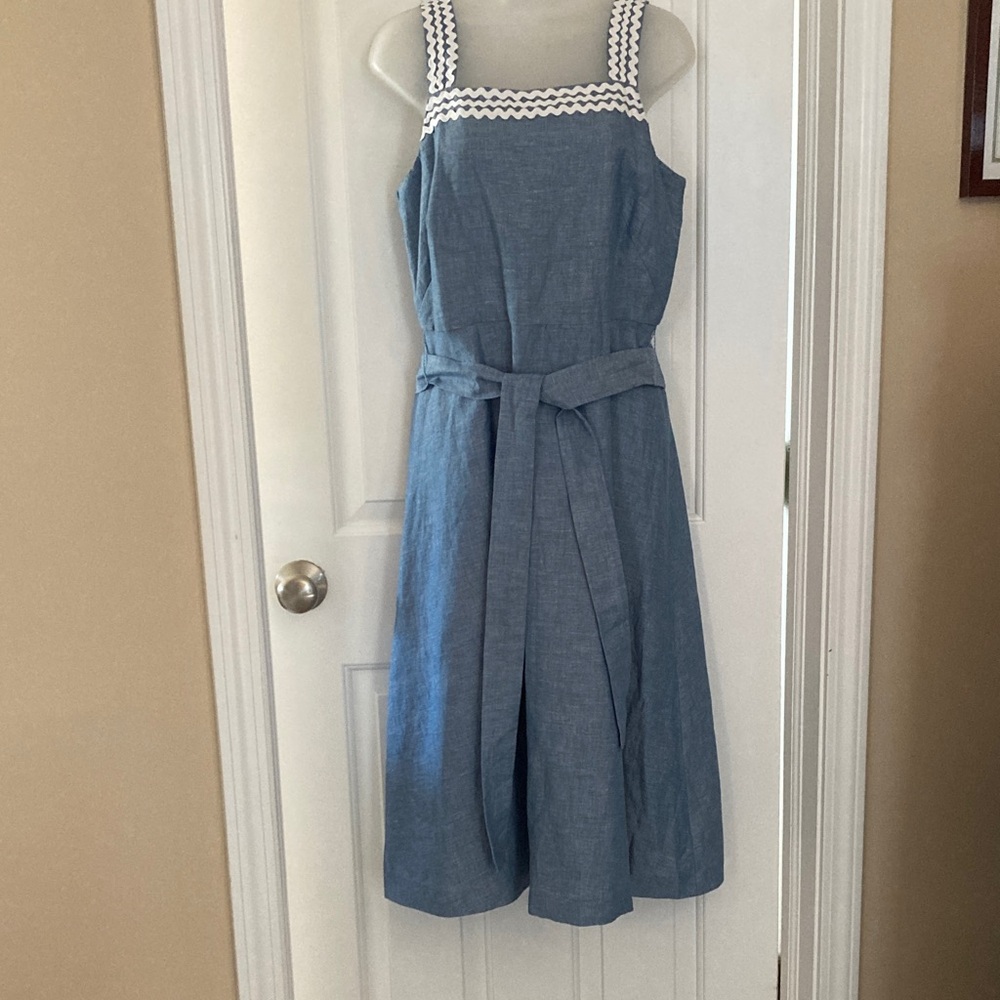 Ann Taylor Light Blue Chambray dress 👗, size-4, lined, linen/cotton